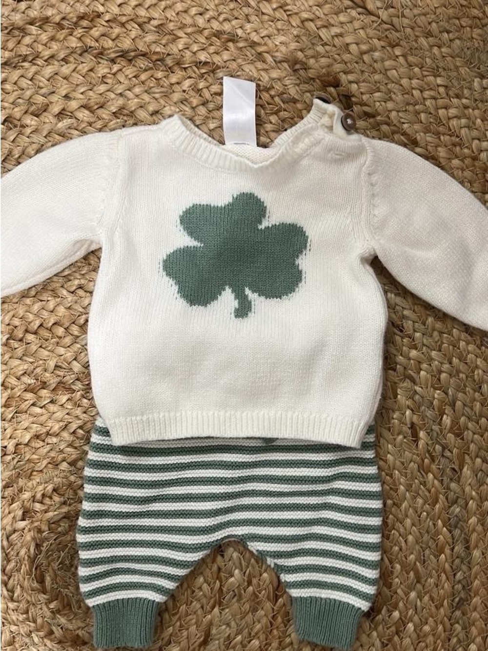 Baby outfit sweater material
